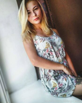 a_tendergirl_vialeti