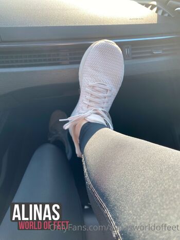 alinasworldoffeet