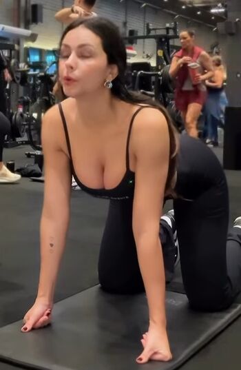 Amanda Curvelo