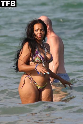 Angela Simmons