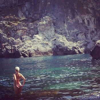 anna_bellla