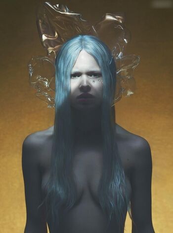 Anna Ewers