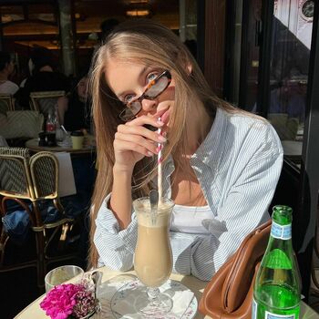 Anna Zak