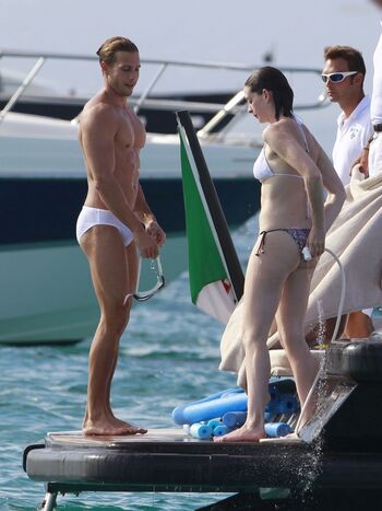 Anne Hathaway