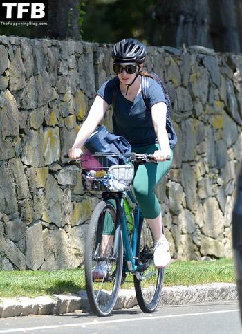 Anne Hathaway