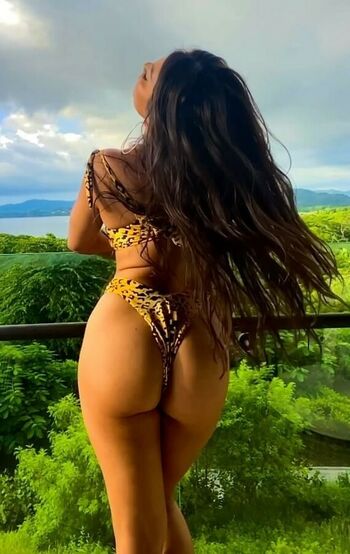 Ashley Peaches