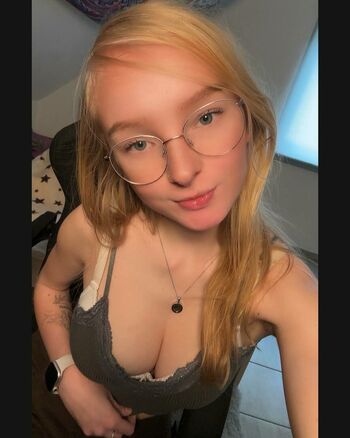 blonde_vivi