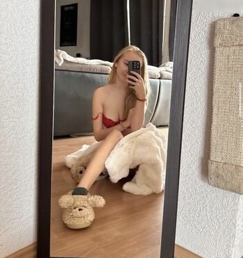 blonde_vivi