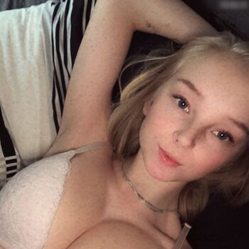 blonde_vivi