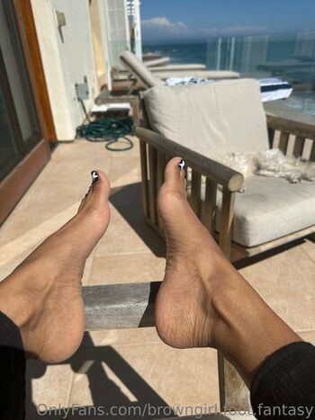 browngirl.foot.fantasy