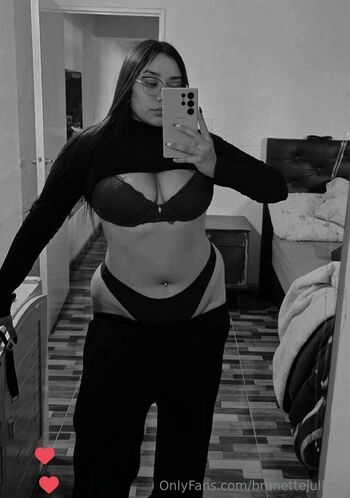 brunettejulieta