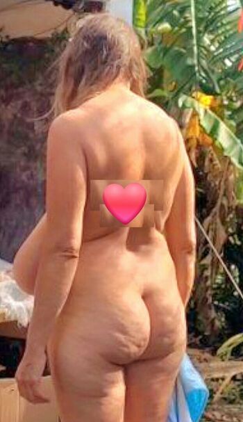 Busty Petra
