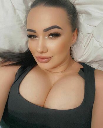 Busty Sexy Lora