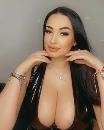 Busty Sexy Lora