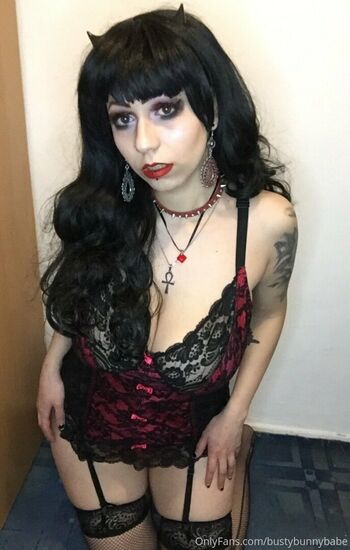 bustybunnybabe