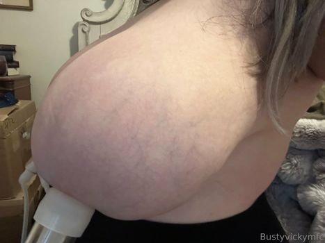 bustyvicky38