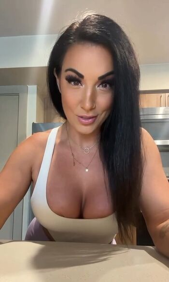 Courtney Tillia