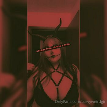 curvyweirdgirl