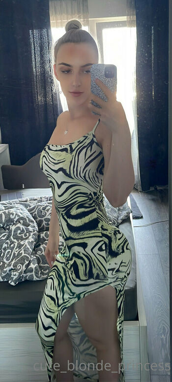 cute_blonde_princess