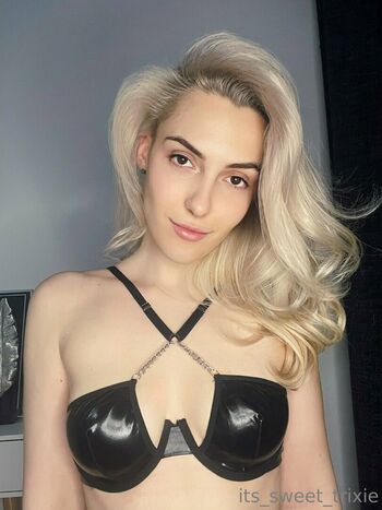 cute_blonde_princess