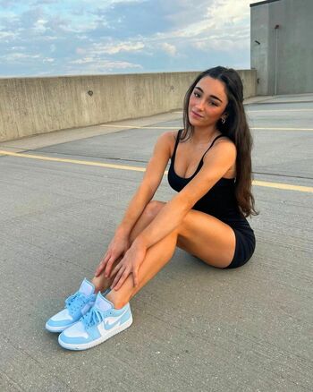 Elena Arenas