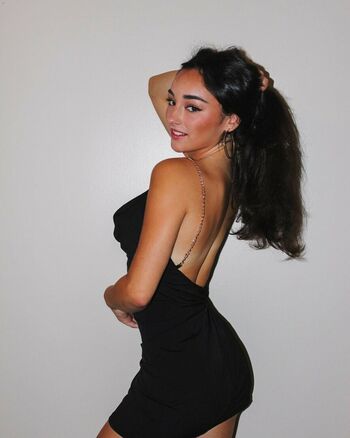 Elena Arenas