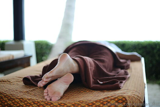 eurasian_feet