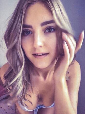 Eva Elfie