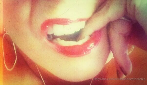 exhibitionistatheartxo