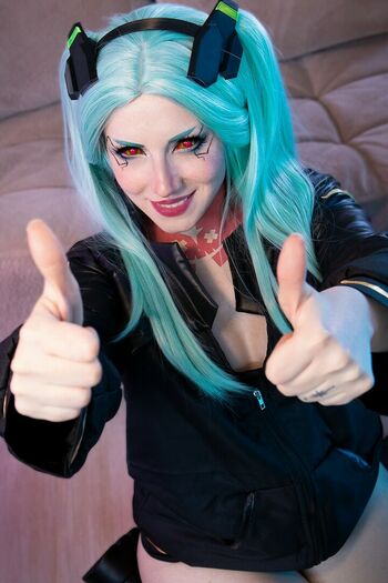 Ezy Summers Cosplay