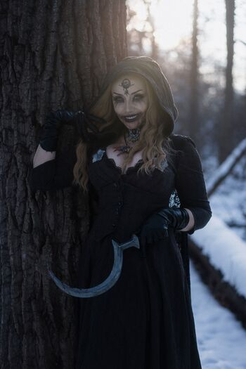 Ezy Summers Cosplay