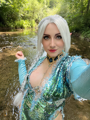 Ezy Summers Cosplay