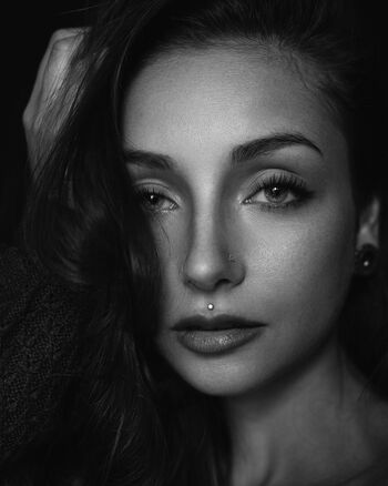 Fabiola Holystone