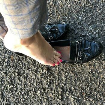 feetworthfollowing_daily