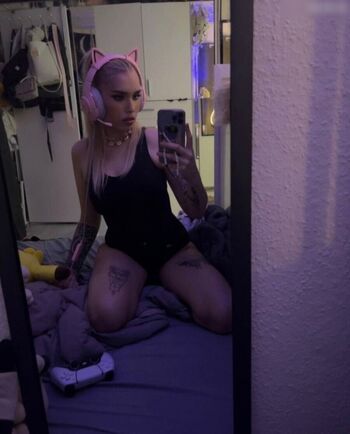 gamergirl_oakley