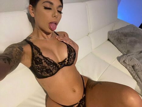 Gina Valentina