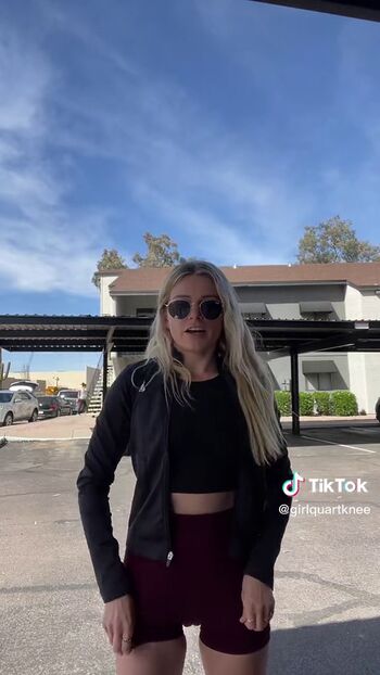 Girlquartknee