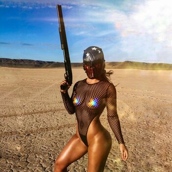 Girls With Guns