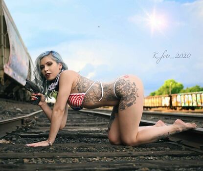 Girls With Guns