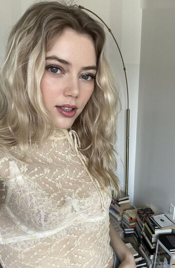 Grace Van Dien