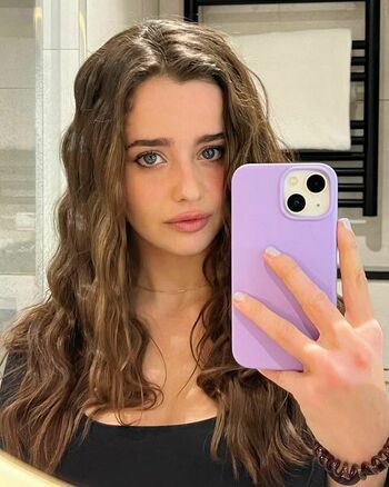Holly Earl