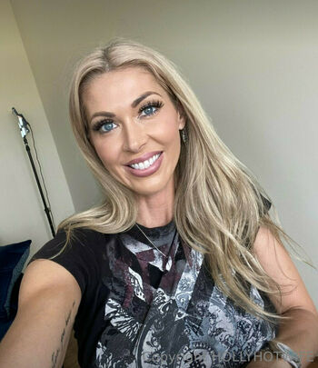 Holly Hotwife