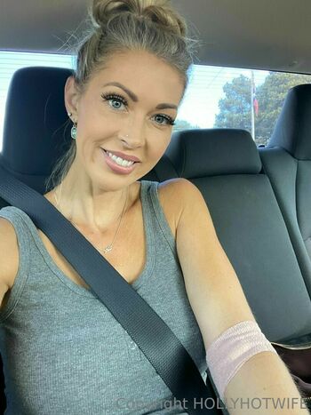 Holly Hotwife