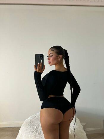 Hollyydollyy
