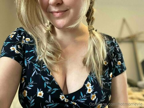 hotmomevie