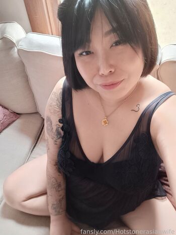 Hotstonerasianwife