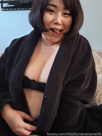 Hotstonerasianwife