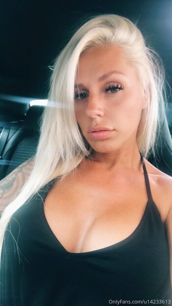 Hotwifey