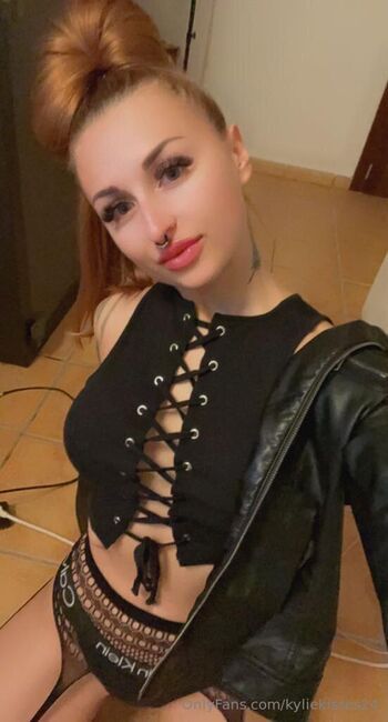 kyliekisses24