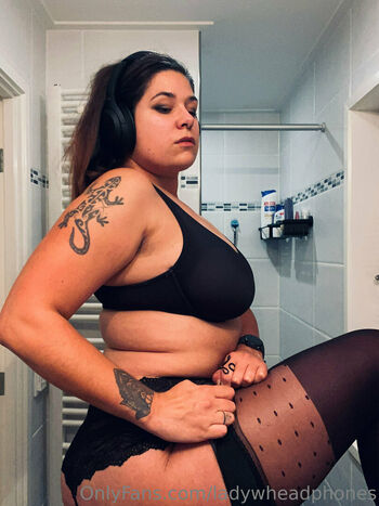 ladywheadphones